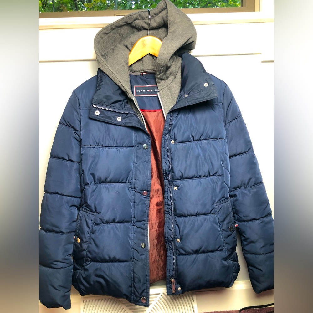 Tommy Hilfiger navy hooded puffer coat. Size medium. Perfect condition